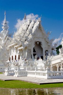  Wat Rong Khun: Một cung điện trắng huyền bí đầy những chi tiết kỳ quái!