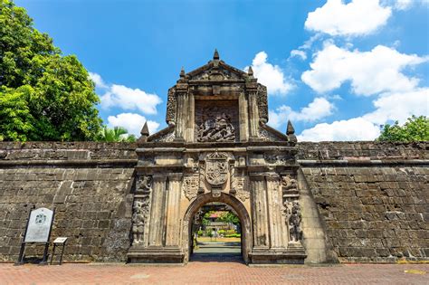 Fort Santiago: Di tích lịch sử hùng vĩ và vẻ đẹp lãng mạn của Manila!